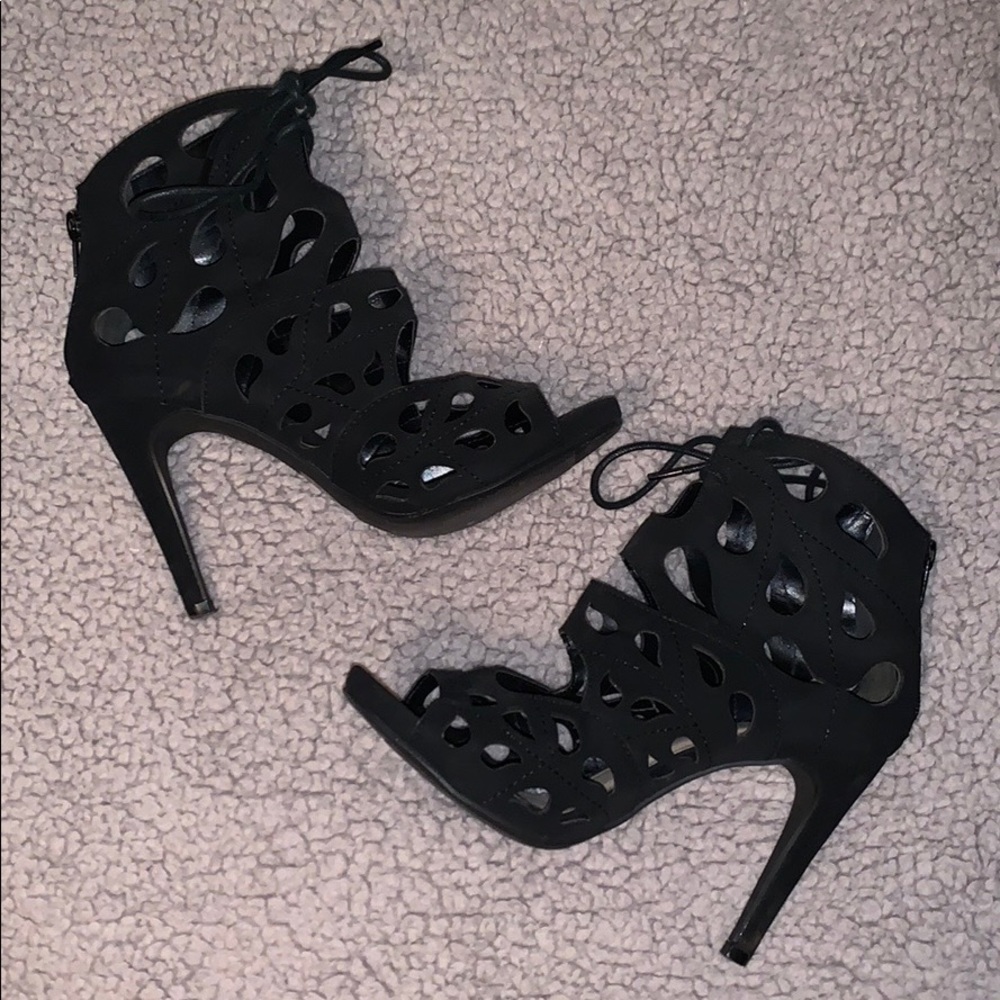 BLACK PEEP TOE HEELS